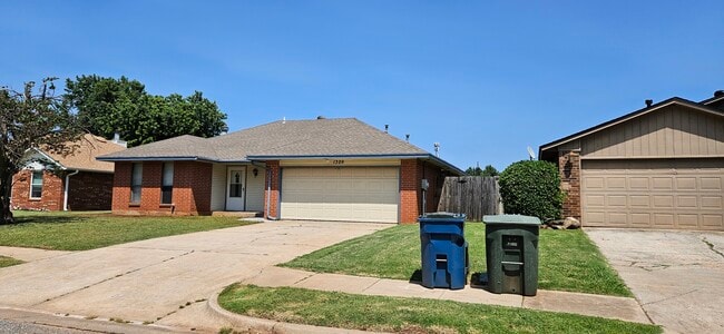 Photo - 1320 Greenfield Dr House