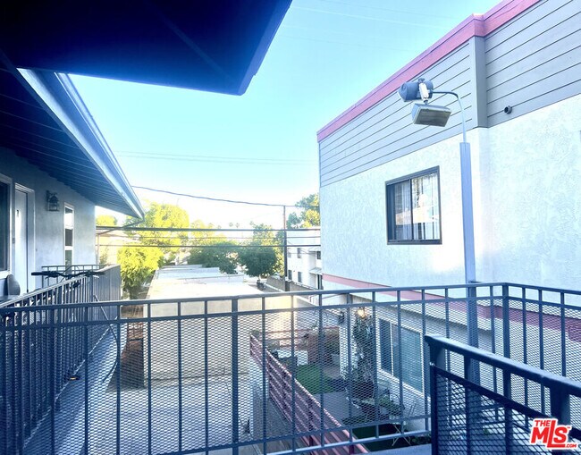 Building Photo - 1132 Alameda Ave