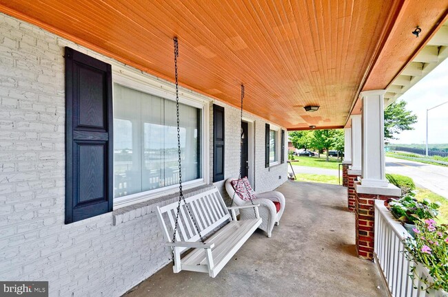 Foto del edificio - 4811 Old Branch Ave