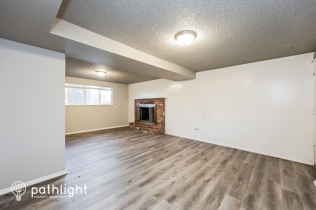 Building Photo - 4985 Montebello Dr