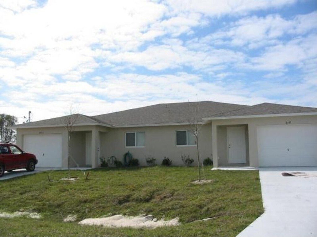 Foto principal - 4433-4435 27th St SW