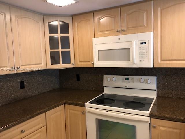 Building Photo - 4342 SW 70th Ter