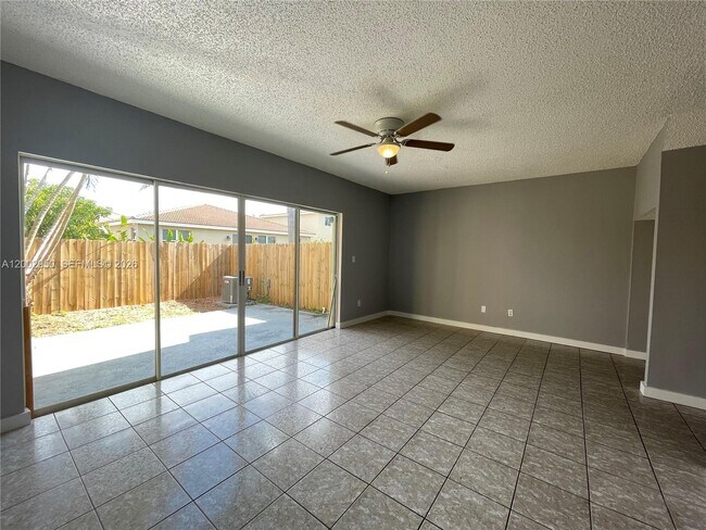 Foto del edificio - 20511 NW 15th Ave