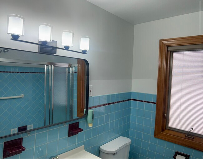 Foto del edificio - 6564 Oakwood Dr