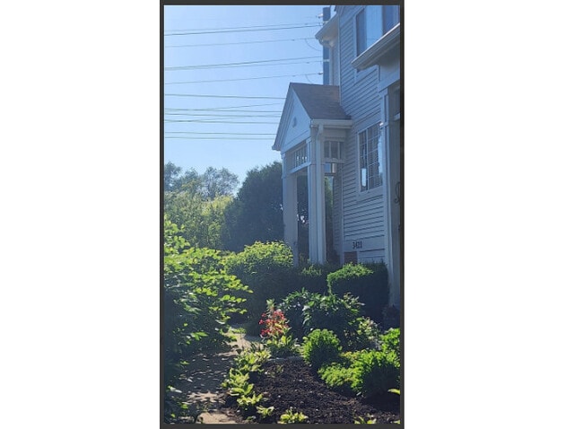 Building Photo - 3421 Ravinia Cir