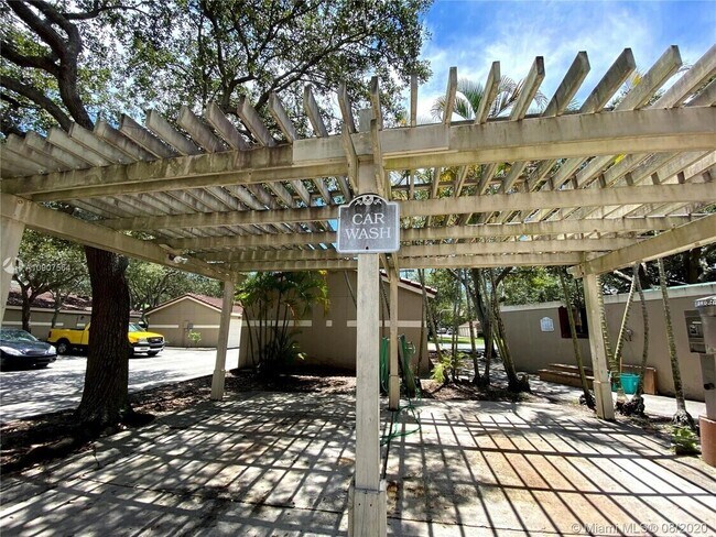 Foto del edificio - 1745 Palm Cove Blvd