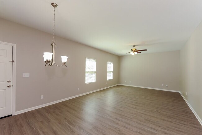 Building Photo - 746 Scotland Dr