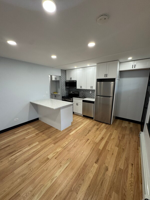 Foto del edificio - 5916 N Odell Ave