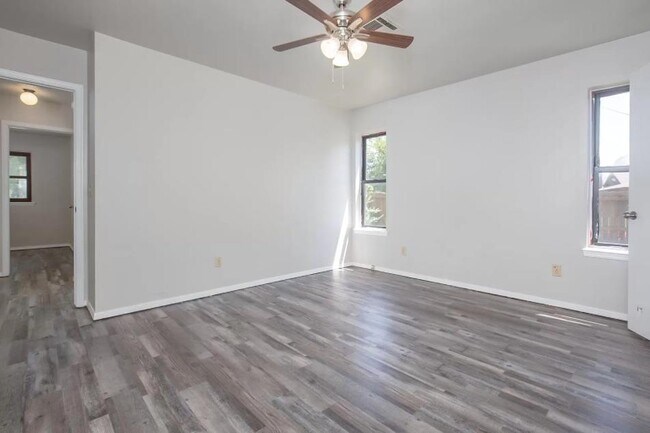 Building Photo - 600 Kay Hill Ln