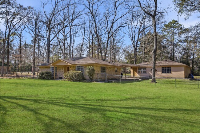 Foto del edificio - 10505 Champion Village Dr