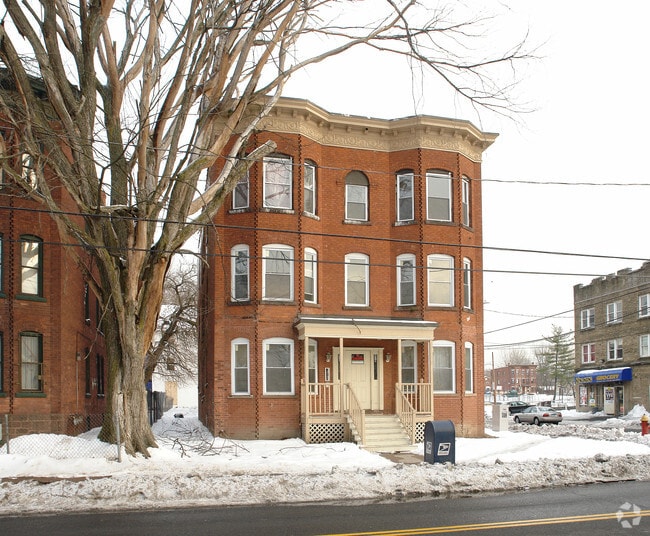 Building Photo - 410 Garden St