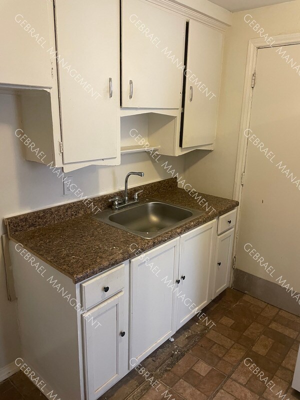Foto del edificio - 19465 Greenlawn St
