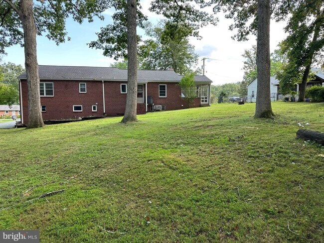 Foto del edificio - 8416 Rugby Rd