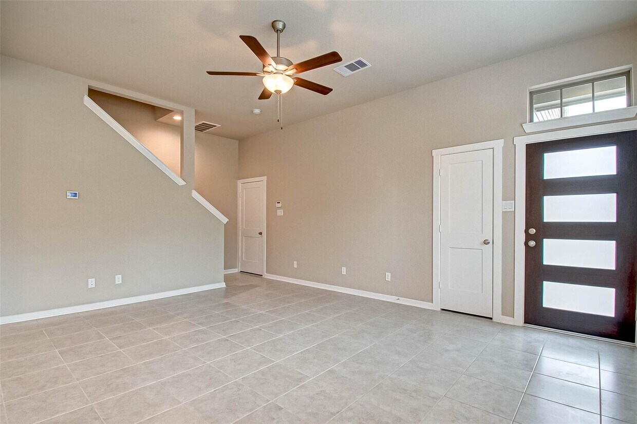 Foto del edificio - 332 N Spotted Fern Dr