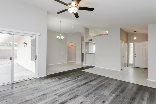 Building Photo - 873 W Sierra Madre Ave