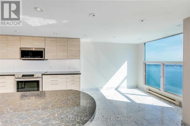 Building Photo - 99 Harbour Square