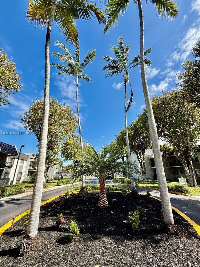 Foto del edificio - 10403 N Kendall Dr