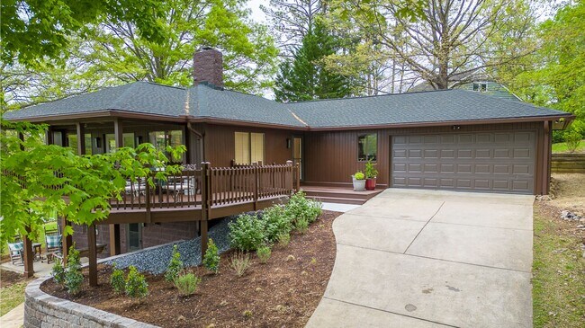 Foto del edificio - Exceptional home located in the Country Cl...