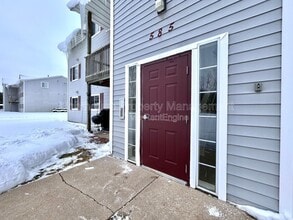 Building Photo - 585 W Randall St