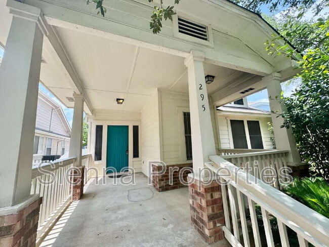 Building Photo - 295 Strawn