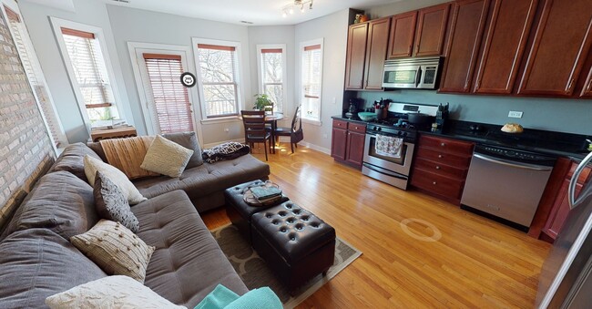 Building Photo - 2533 W Berwyn Ave