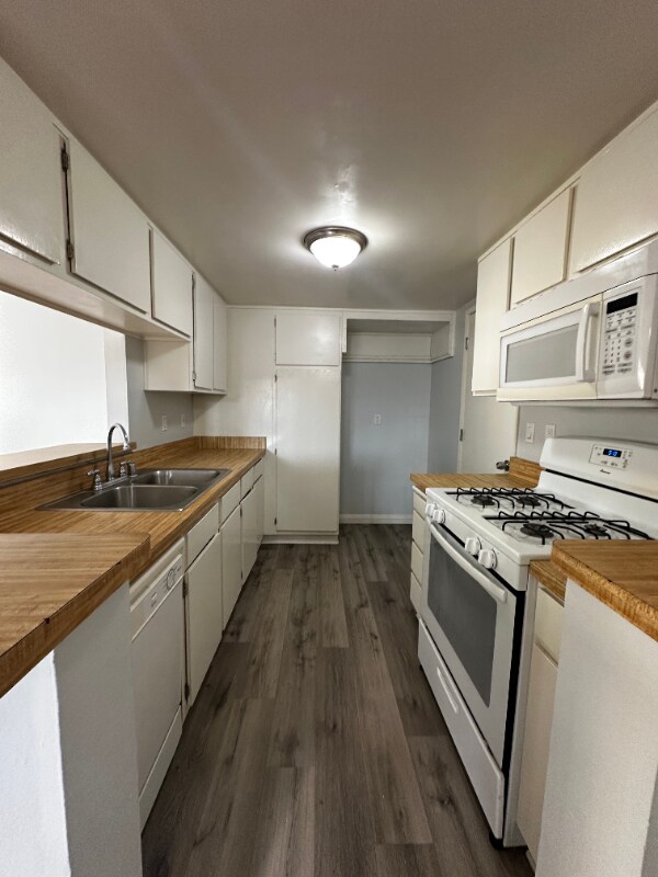 Foto principal - 2120 Delaware St