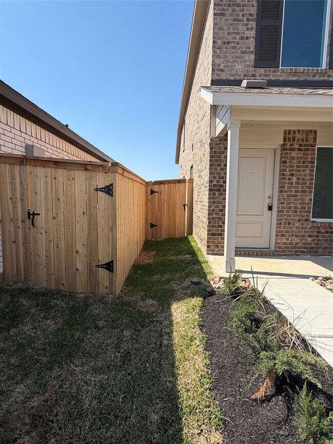 Foto del edificio - 16819 Old Wagon Wy