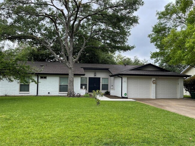 Building Photo - 7203 N Ute Trail