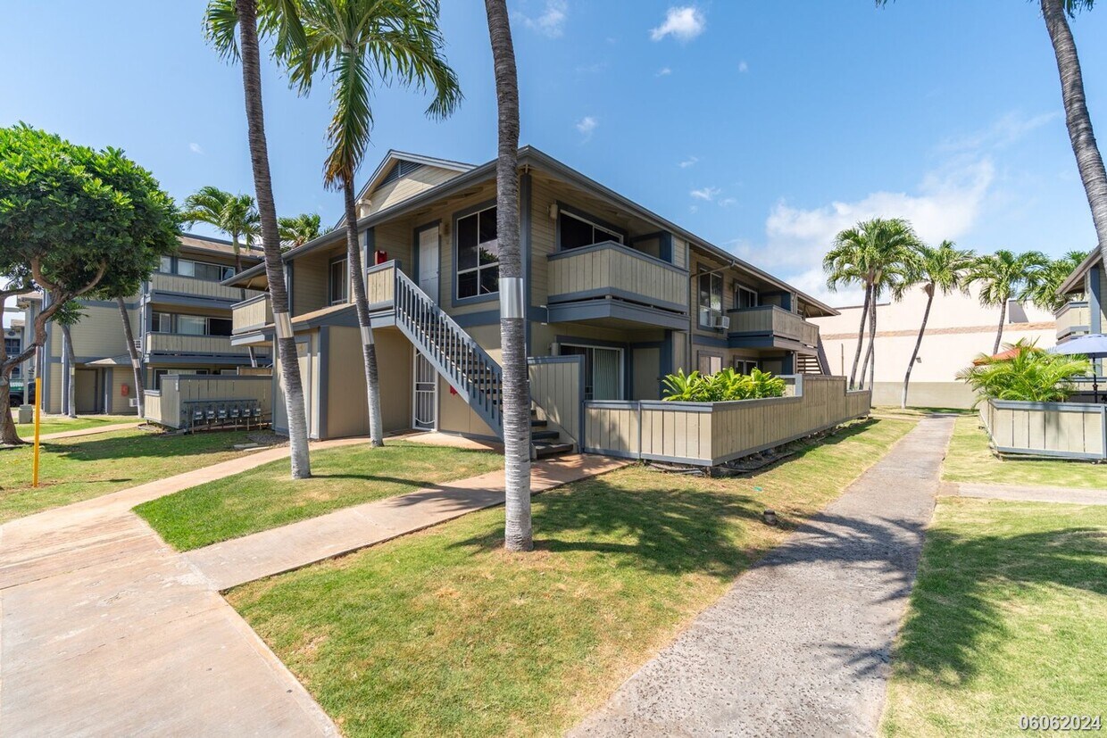 Primary Photo - Cozy Ground Floor 1BR/1BA/1PKG unit in Sun...