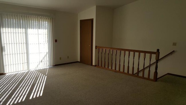Building Photo - 300 Humar St