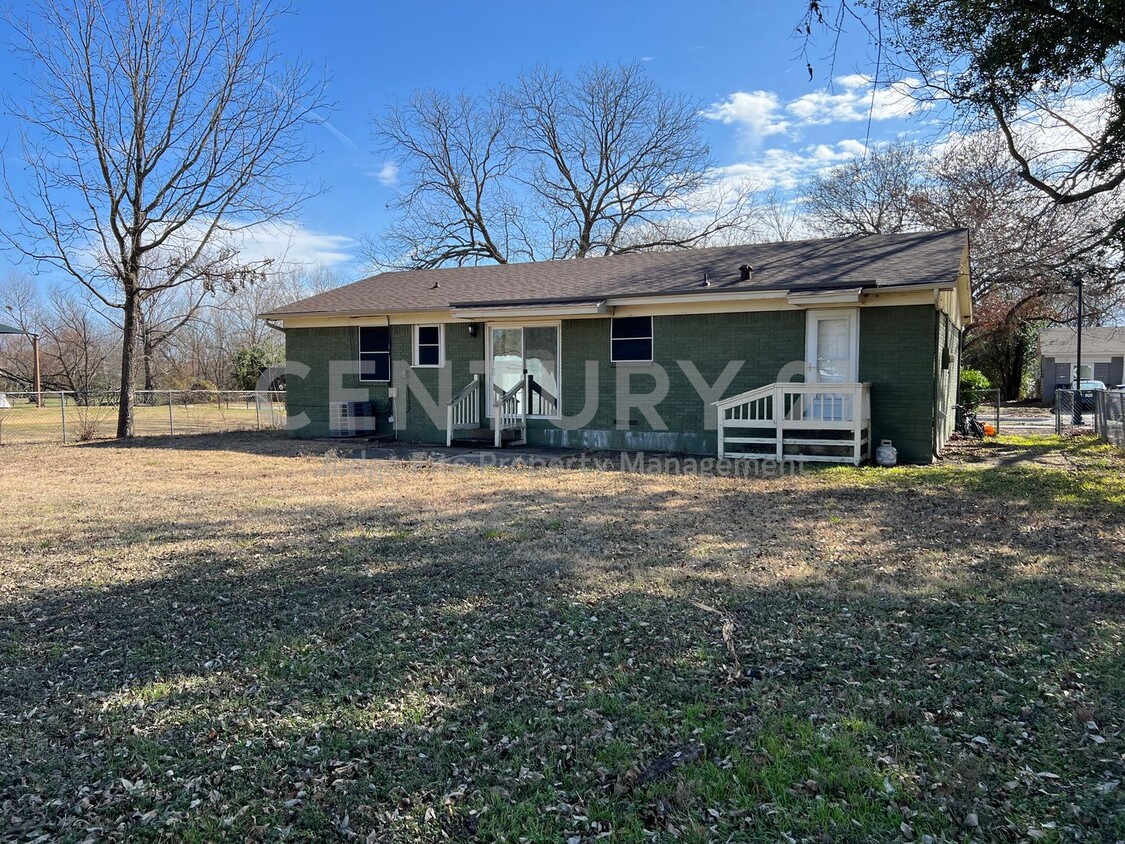 Building Photo - Charming 3/1/1 Bungalow in Waxahachie For Rent!