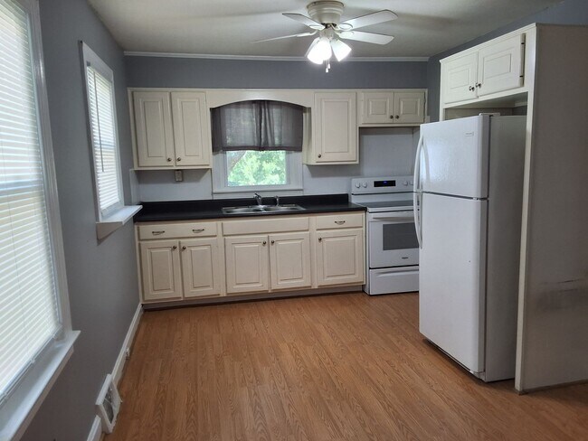 Foto del edificio - Comfy 3 Bed, 1 Bath