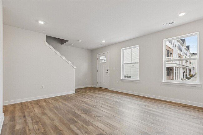 Foto del edificio - COMING SOON! Brand New River Pointe townhome with modern finishes, flexible living space, and a p...