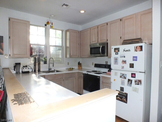 Building Photo - 18 Wood Duck Pond Rd
