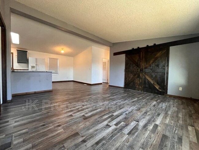 Building Photo - 300 7th St SW