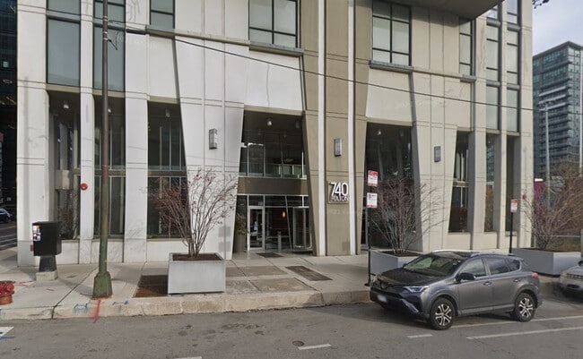 Building Photo - 740 W Fulton St
