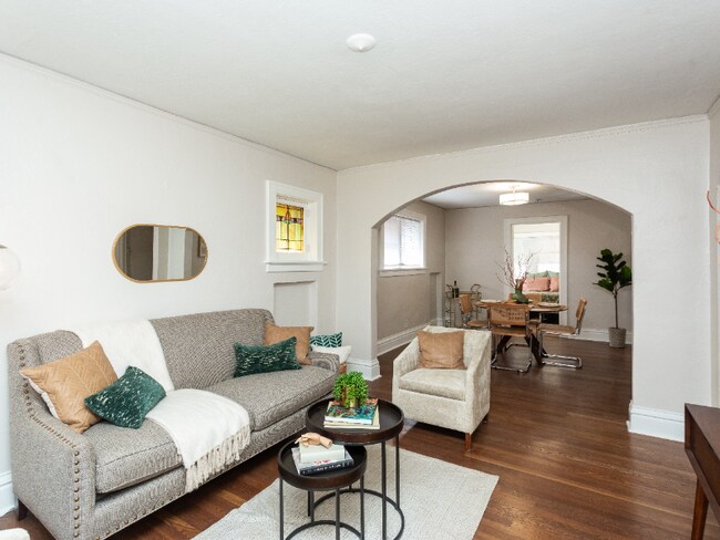 Foto del edificio - 6109 Adkins Ave