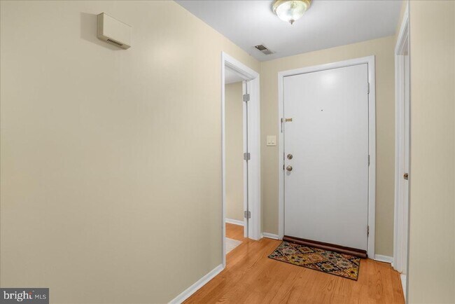 Building Photo - 73 Tennyson Dr