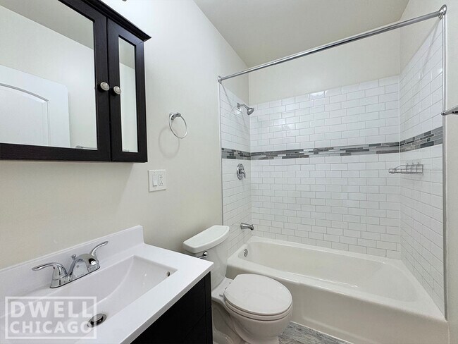 Foto del edificio - 916 W Waveland Ave