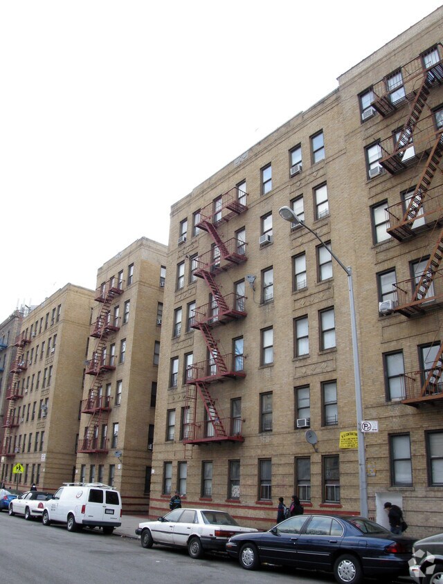 Primary Photo - 1184 Cromwell Ave