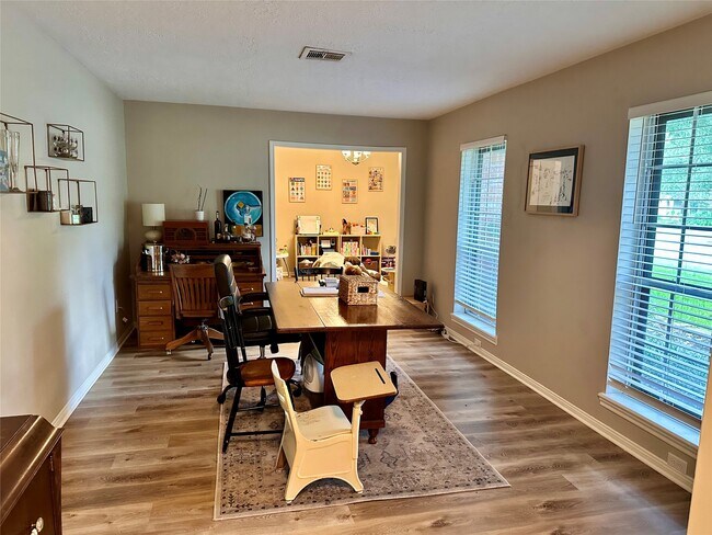 Foto del edificio - 28903 Twisted Oak Dr