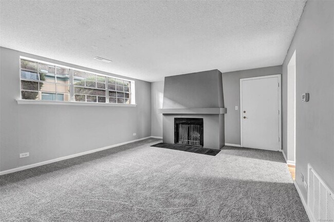 Foto del edificio - 9330 E Girard Ave