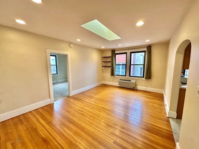 Building Photo - Dashing Dupont Circle 1 Bedroom Apt with skylight and building roof deck.