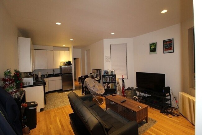 Building Photo - 238 E 53rd St