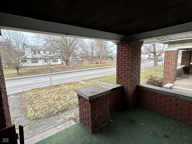 Building Photo - 911 N Emerson Ave