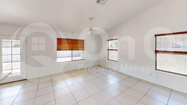 Building Photo - 625 E Rancho Viejo Loop