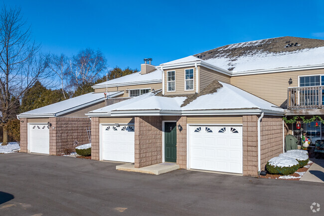 Building Photo - Evergreen Townhomes South