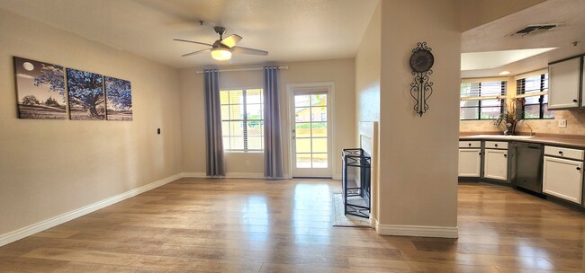 Building Photo - 6885 E Cochise Rd