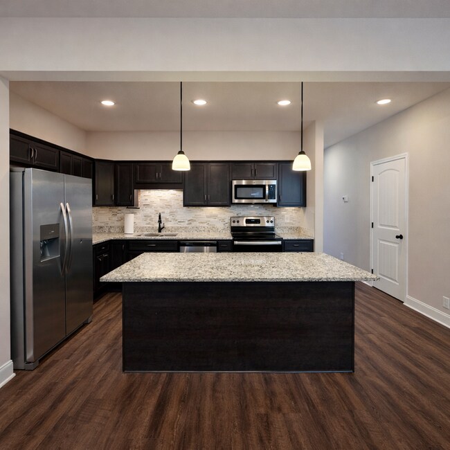 Foto del edificio - $250 OFF Move In Special! - Modern 3 Bedroom Townhome in Prime Location