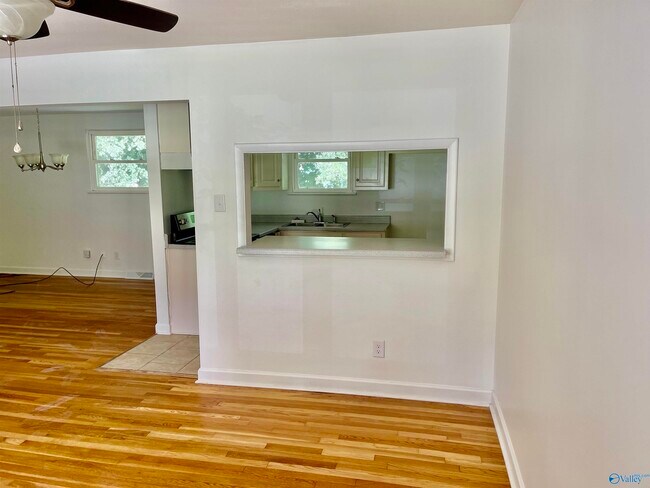 Building Photo - 513 Jeffery Dr NW
